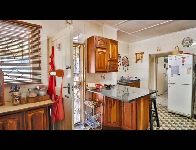 3 BEDROOM HOUSE FOR SALE IN CROYDON